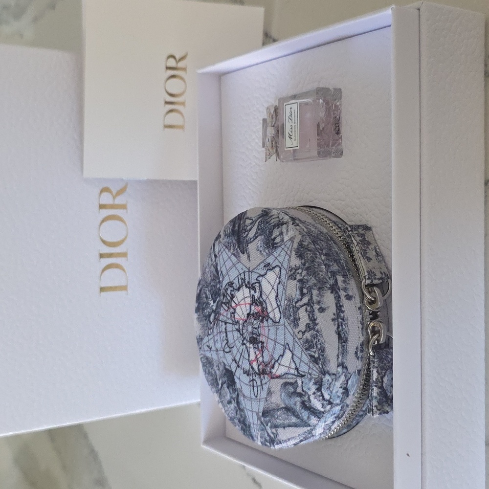 Dior Gold Member Birthday Gift Around the World Jewelry box Blooming Bouquet - Picture 3 of 13